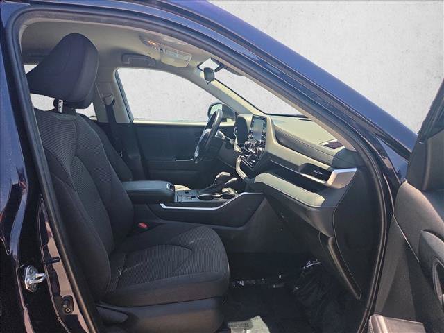 Used 2022 Toyota Highlander LE FWD image 19