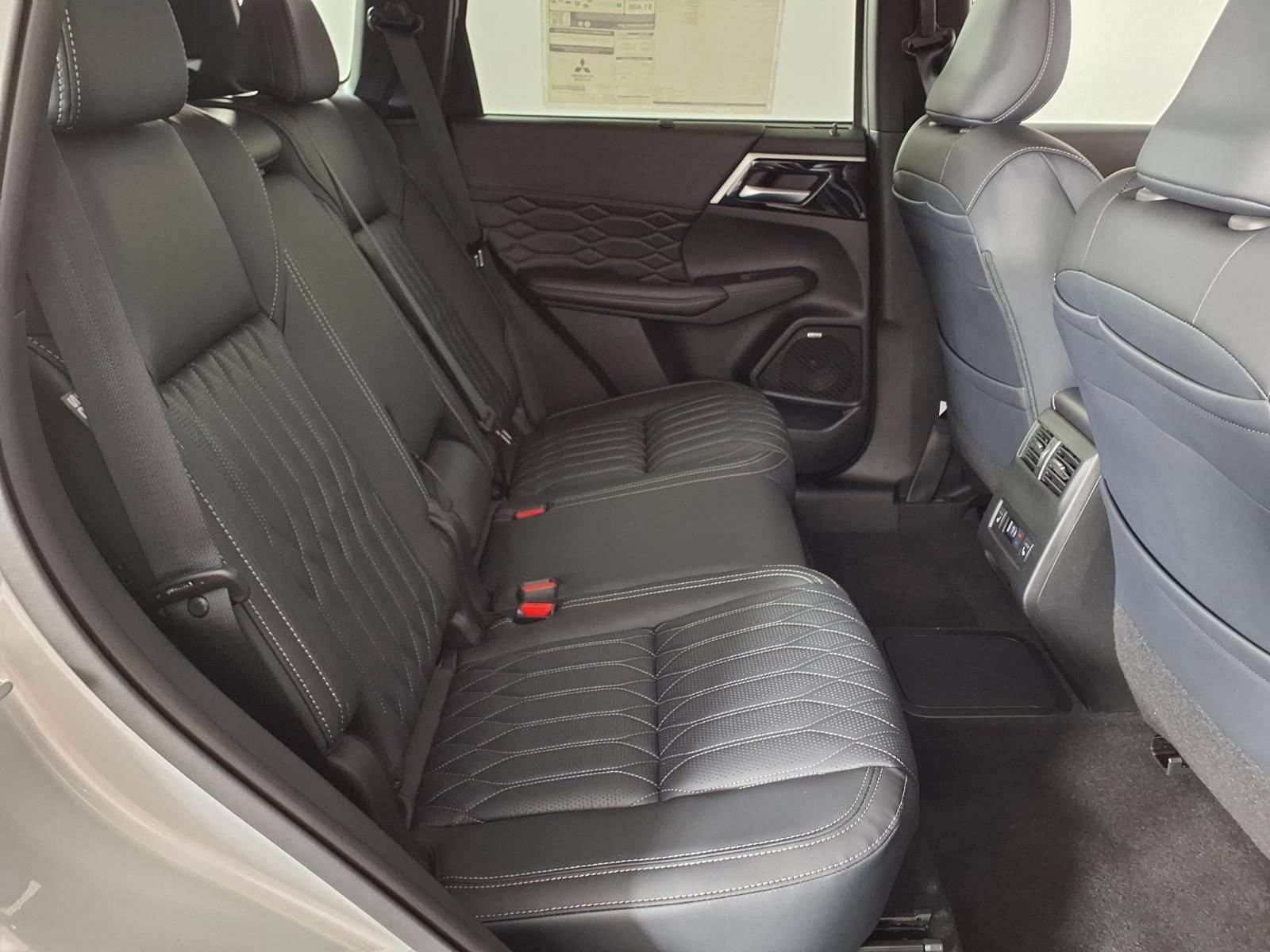 New 2026 Mitsubishi Outlander SEL AWD/4WD image 11