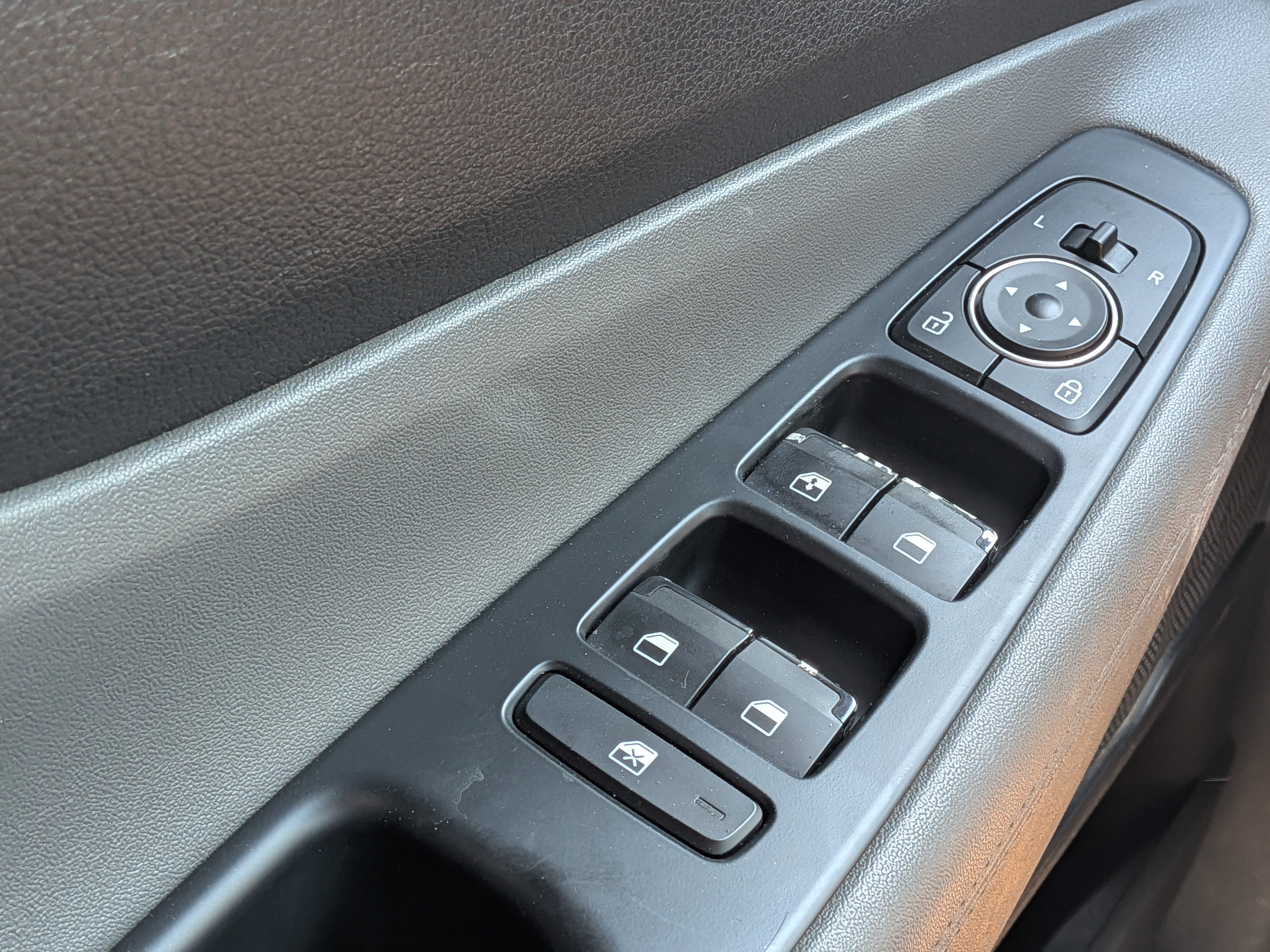Used 2021 Hyundai Santa Fe SE FWD image 23