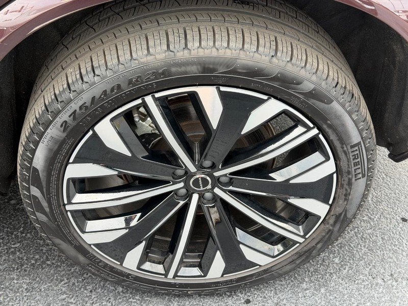 Certified 2025 Volvo XC90 T8 Ultra AWD/4WD image 8