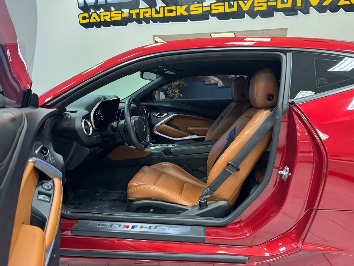 Used 2016 Chevrolet Camaro LT RWD image 15