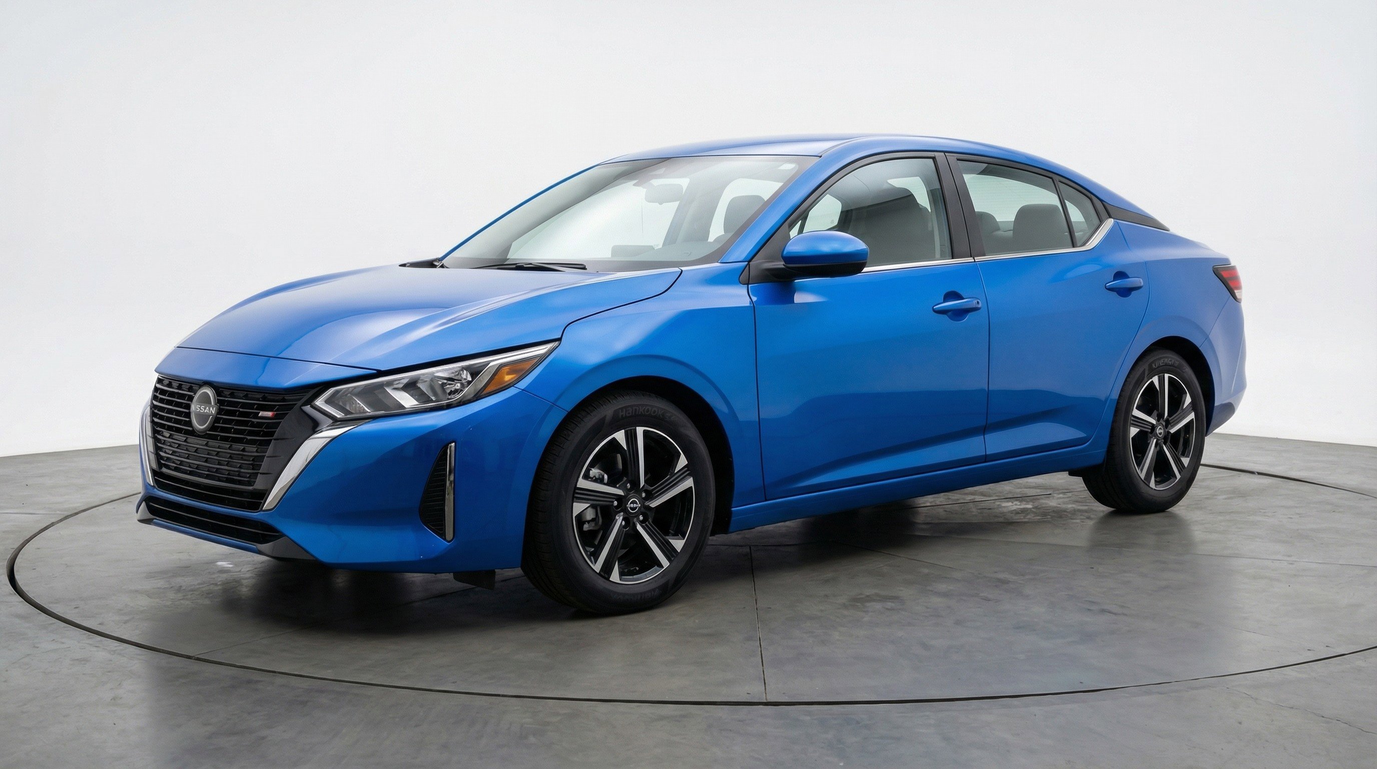 Used 2025 Nissan Sentra SV image 3