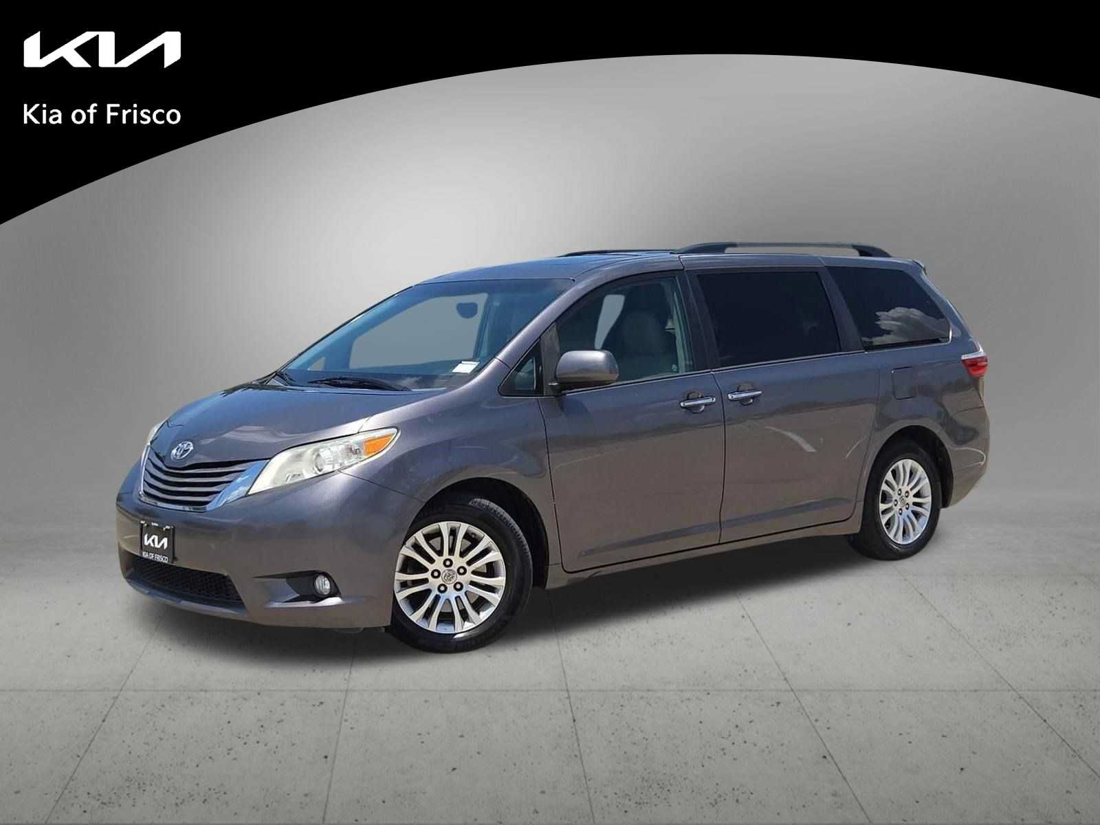 Used 2015 Toyota Sienna XLE w/ XLE Navigation Package FWD image 1