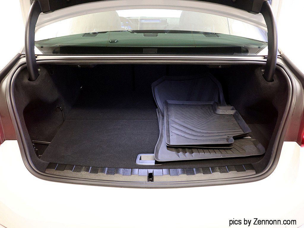 Certified 2023 BMW 330e xDrive w/ Premium Package image 29