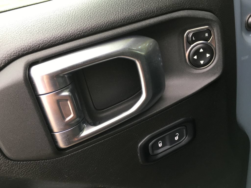 Used 2024 Jeep Wrangler Unlimited AWD/4WD image 22
