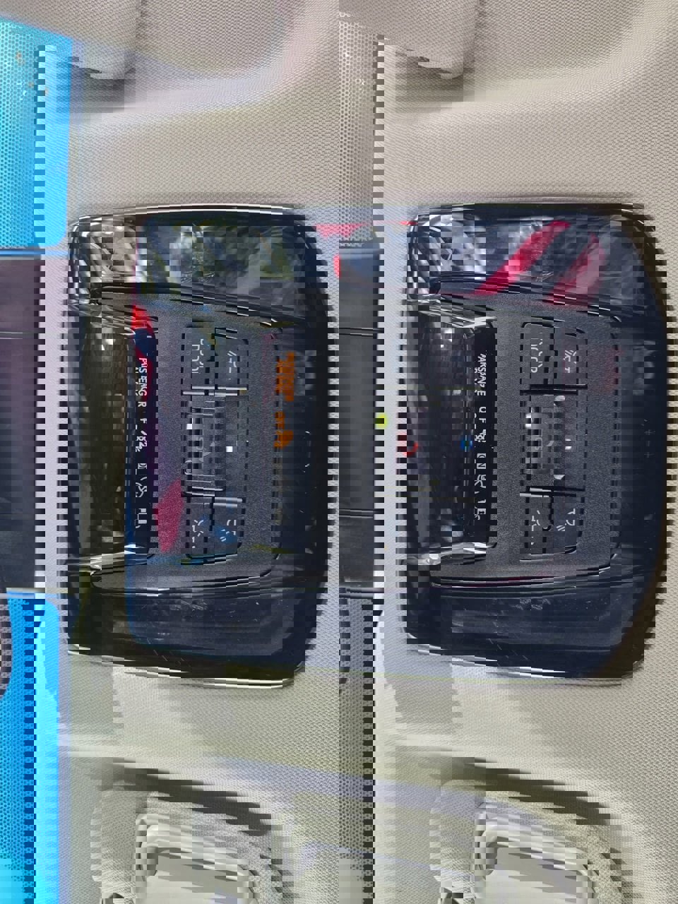 Used 2022 Toyota Venza LE image 25