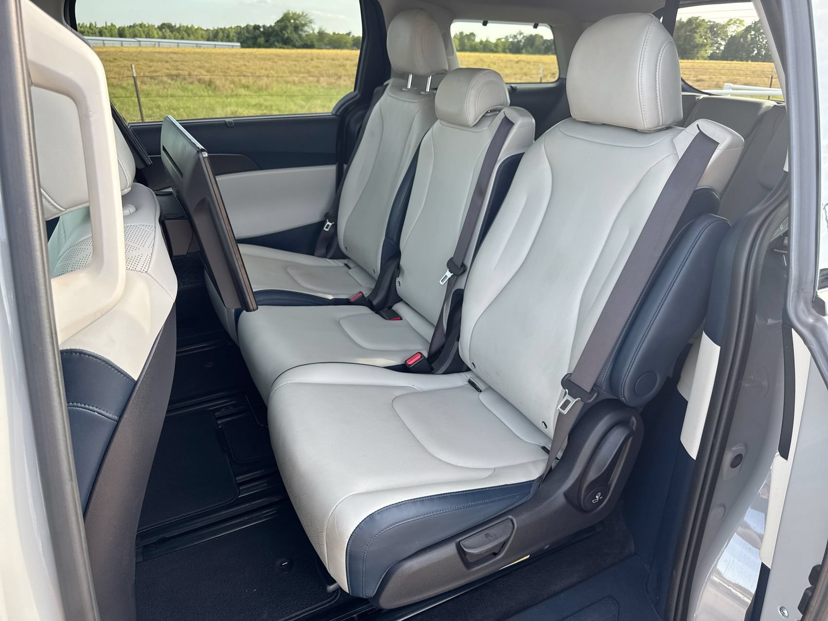 Used 2025 Kia Carnival SX FWD image 23
