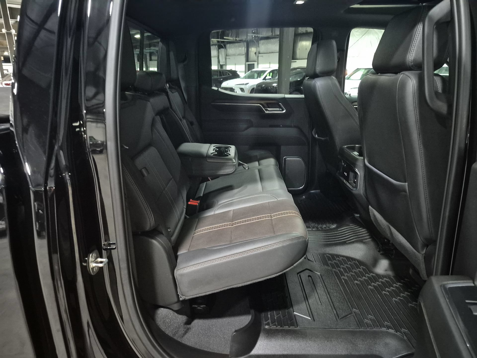 Used 2024 Chevrolet Silverado 1500 High Country w/ High Country Premium Package AWD/4WD image 29
