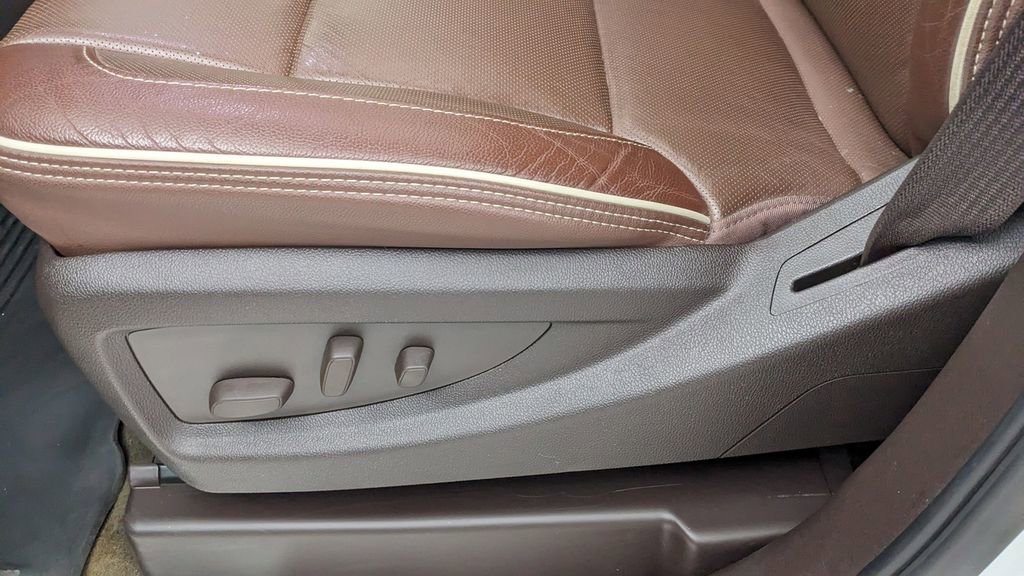 Used 2017 Chevrolet Silverado 3500 High Country image 29