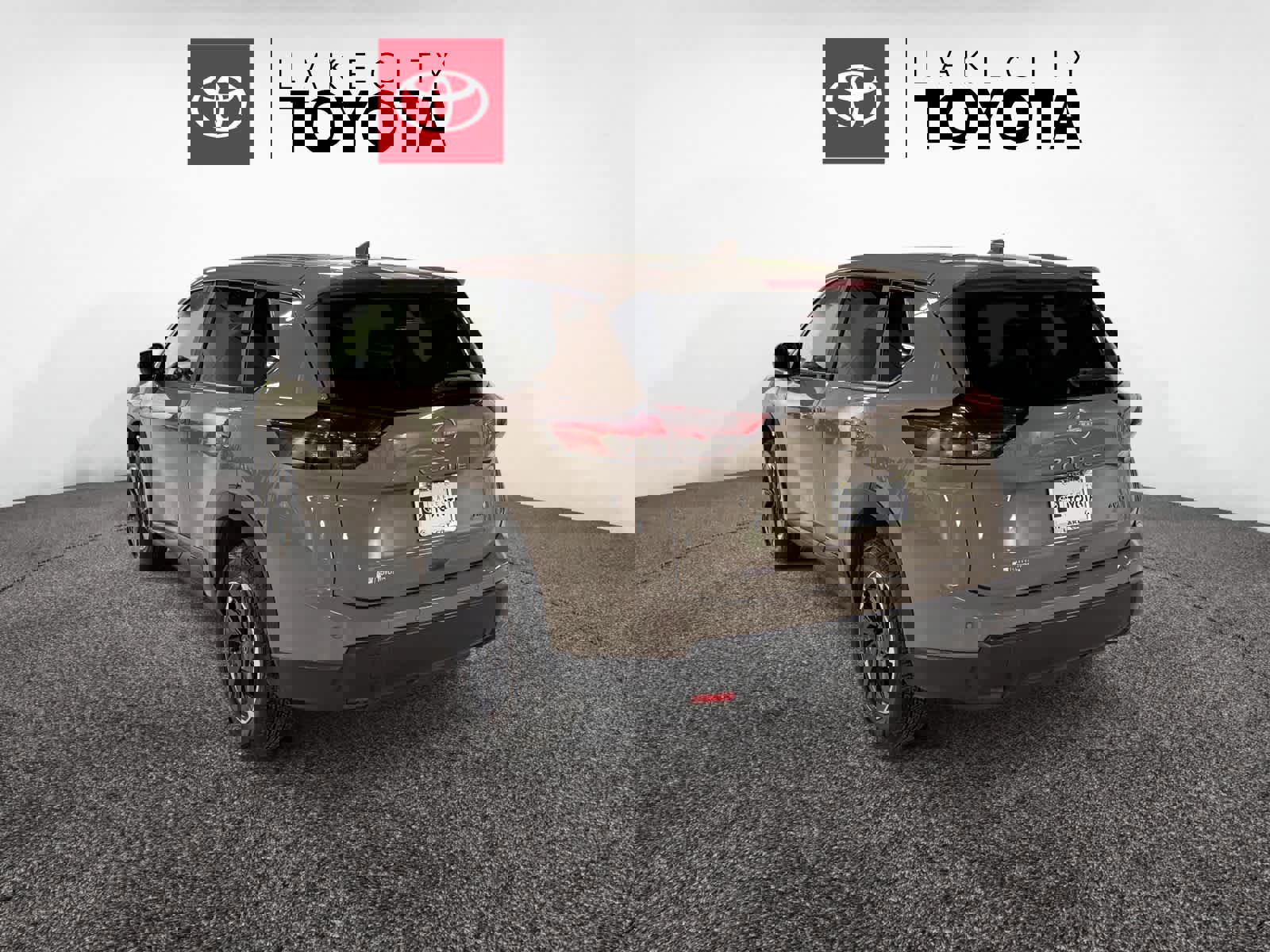 Used 2025 Nissan Rogue SV image 4