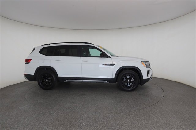 Used 2025 Volkswagen Atlas Peak Edition SE image 24