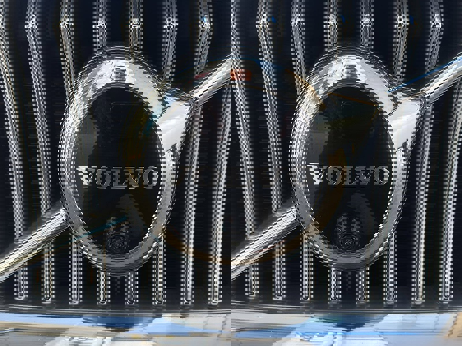 Used 2023 Volvo XC90 B6 Plus w/ Protection Package image 46