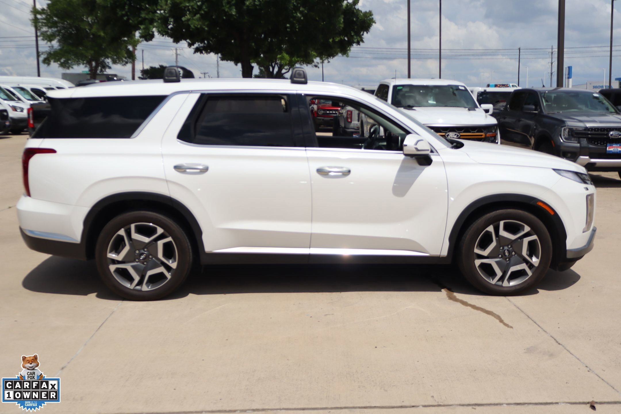 Used 2024 Hyundai Palisade Limited AWD/4WD image 2
