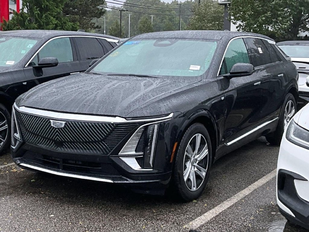 Used 2024 Cadillac Lyriq Tech AWD/4WD image 3