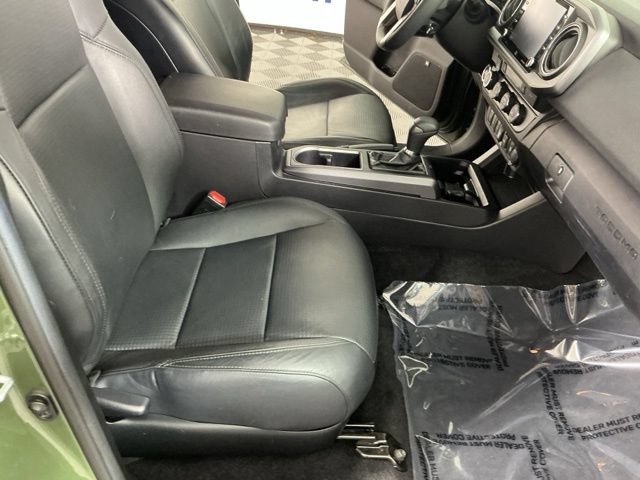 Used 2021 Toyota Tacoma TRD Off-Road w/ TRD Premium Off Road Package AWD/4WD image 14