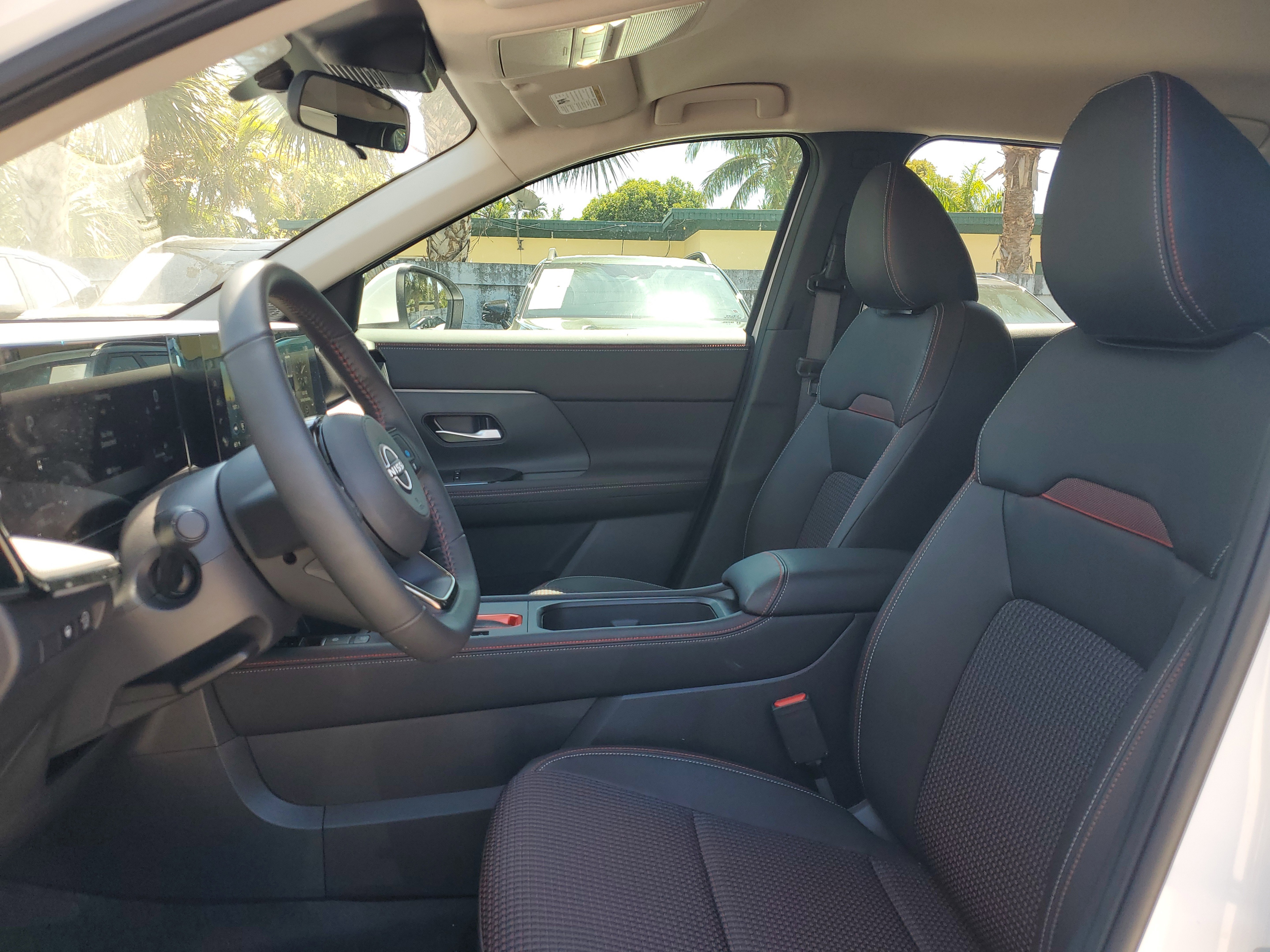 Certified 2025 Nissan Kicks SR image 9