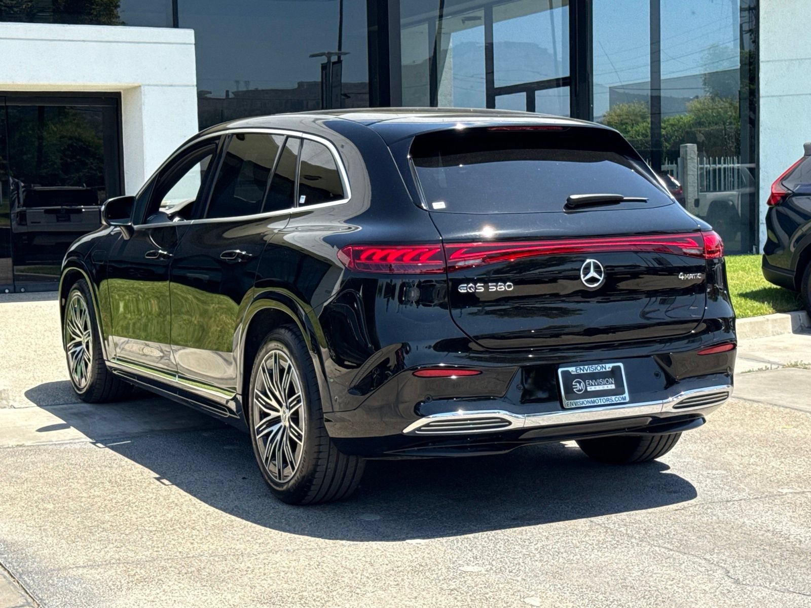 Used 2023 Mercedes-Benz EQS 580 4MATIC SUV w/ Pinnacle Trim Package image 10