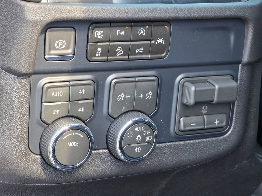 New 2026 Chevrolet Suburban Z71 w/ Comfort Package image 34