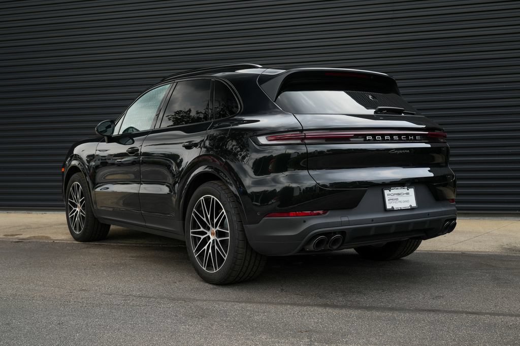 Certified 2025 Porsche Cayenne E-Hybrid AWD/4WD image 3