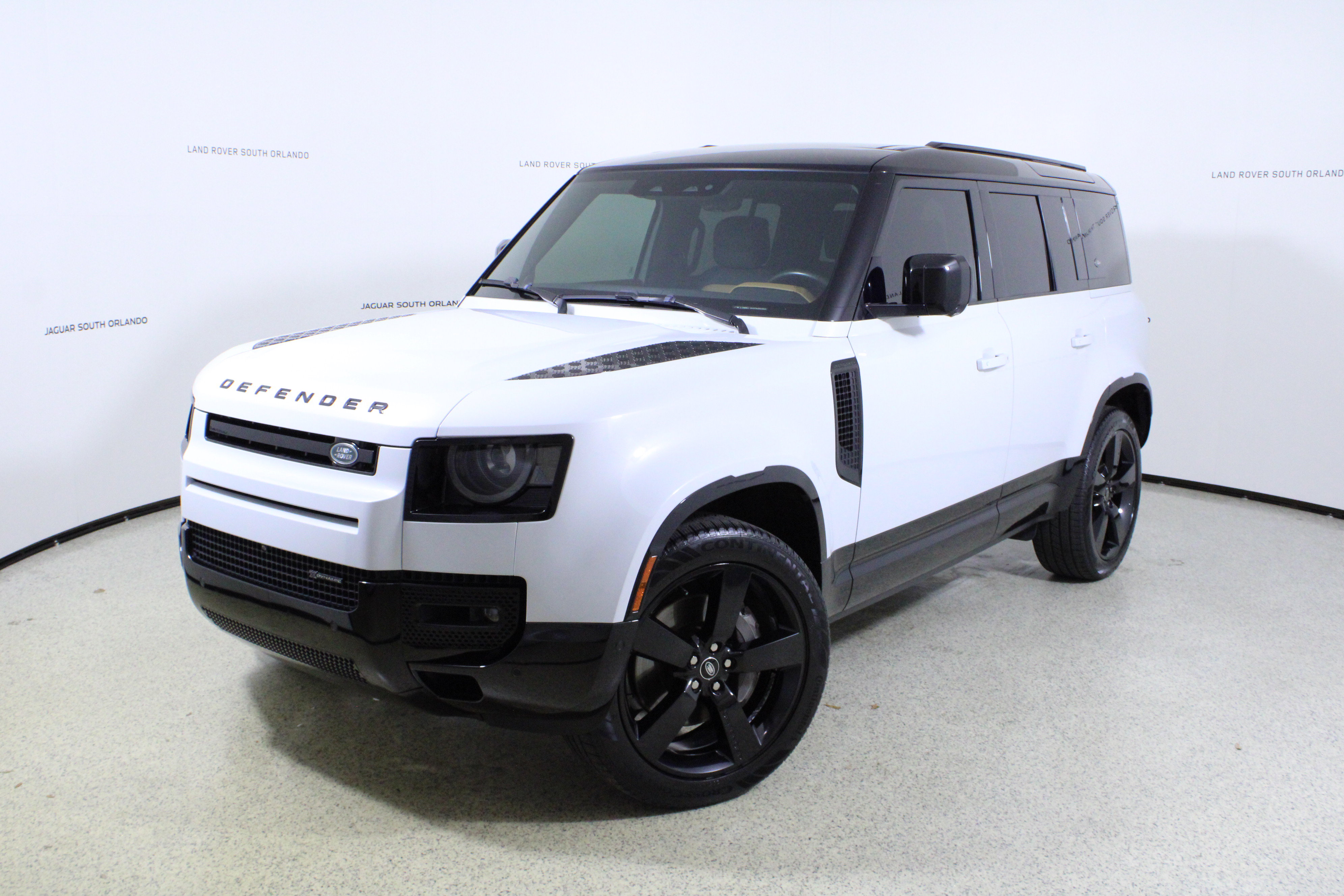 Used 2023 Land Rover Defender 110 X-Dynamic SE AWD/4WD image 1