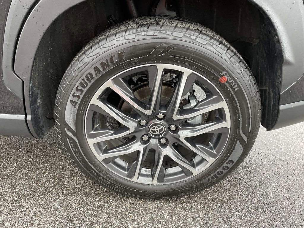 Used 2026 Toyota Corolla Cross XLE w/ Convenience Package image 10