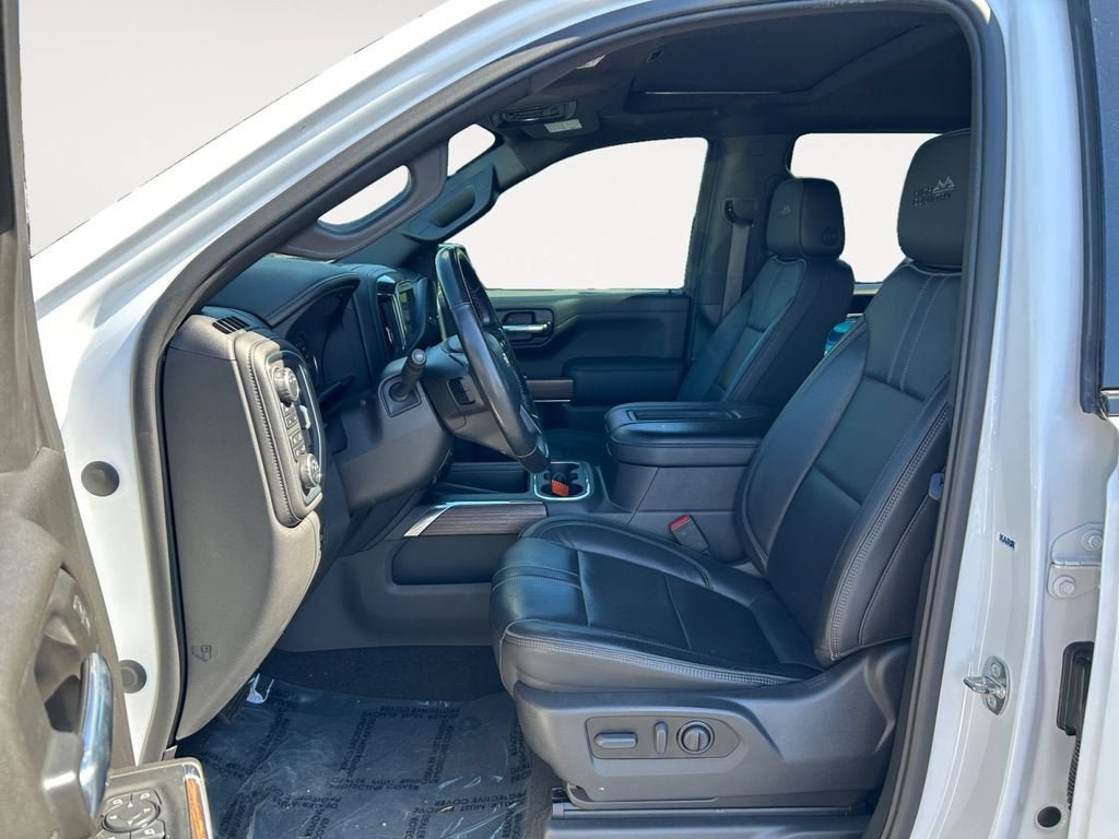 Used 2022 Chevrolet Silverado 1500 High Country w/ Technology Package AWD/4WD image 16