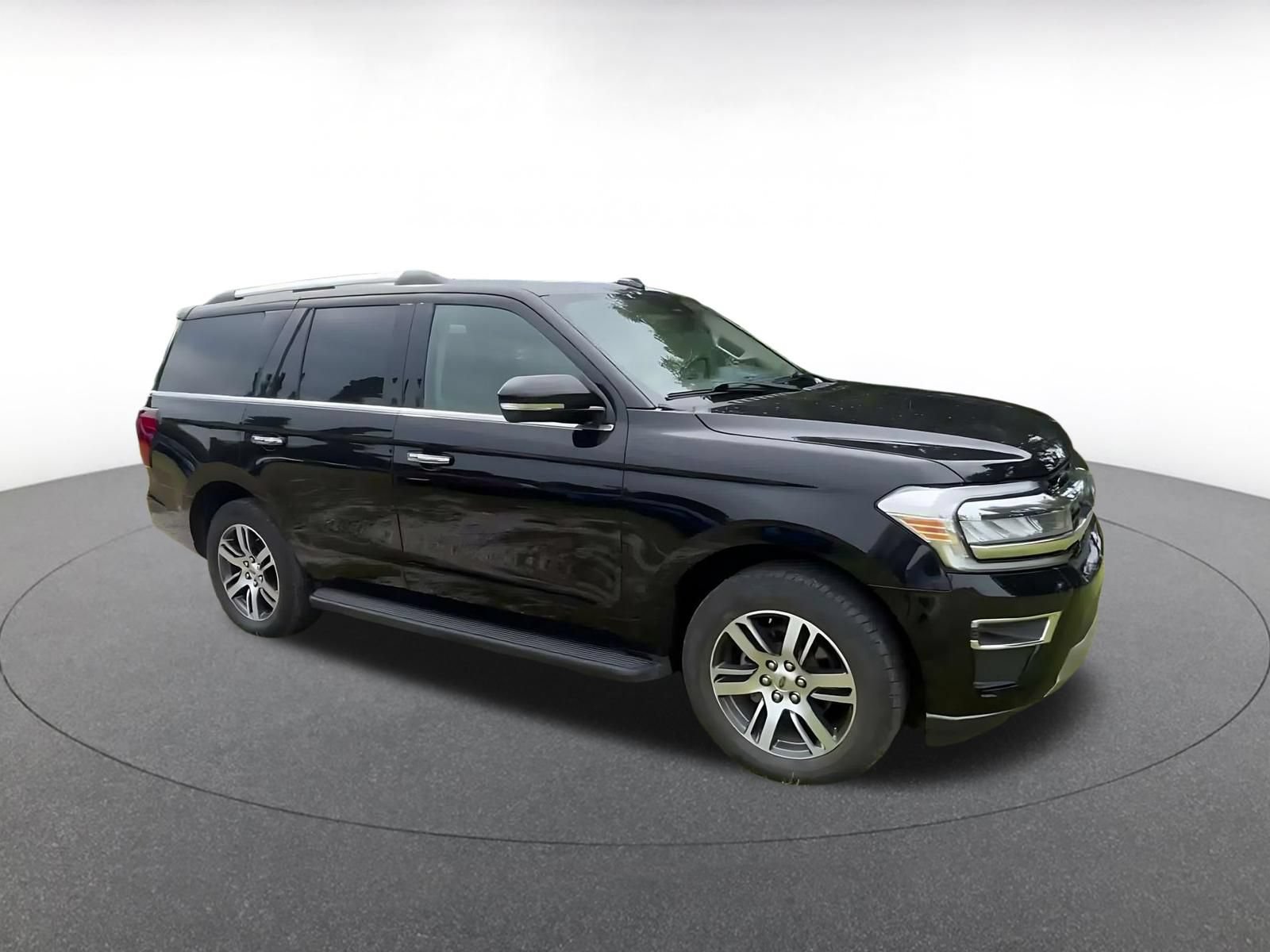 Used 2024 Ford Expedition Limited RWD image 2