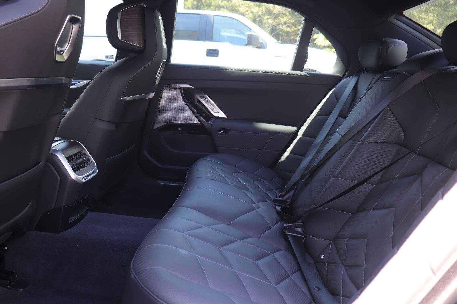 Used 2023 BMW 740i RWD image 12