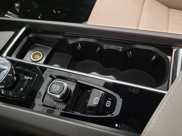 New 2026 Volvo XC60 B5 Plus w/ Protection Package Premier AWD/4WD image 18