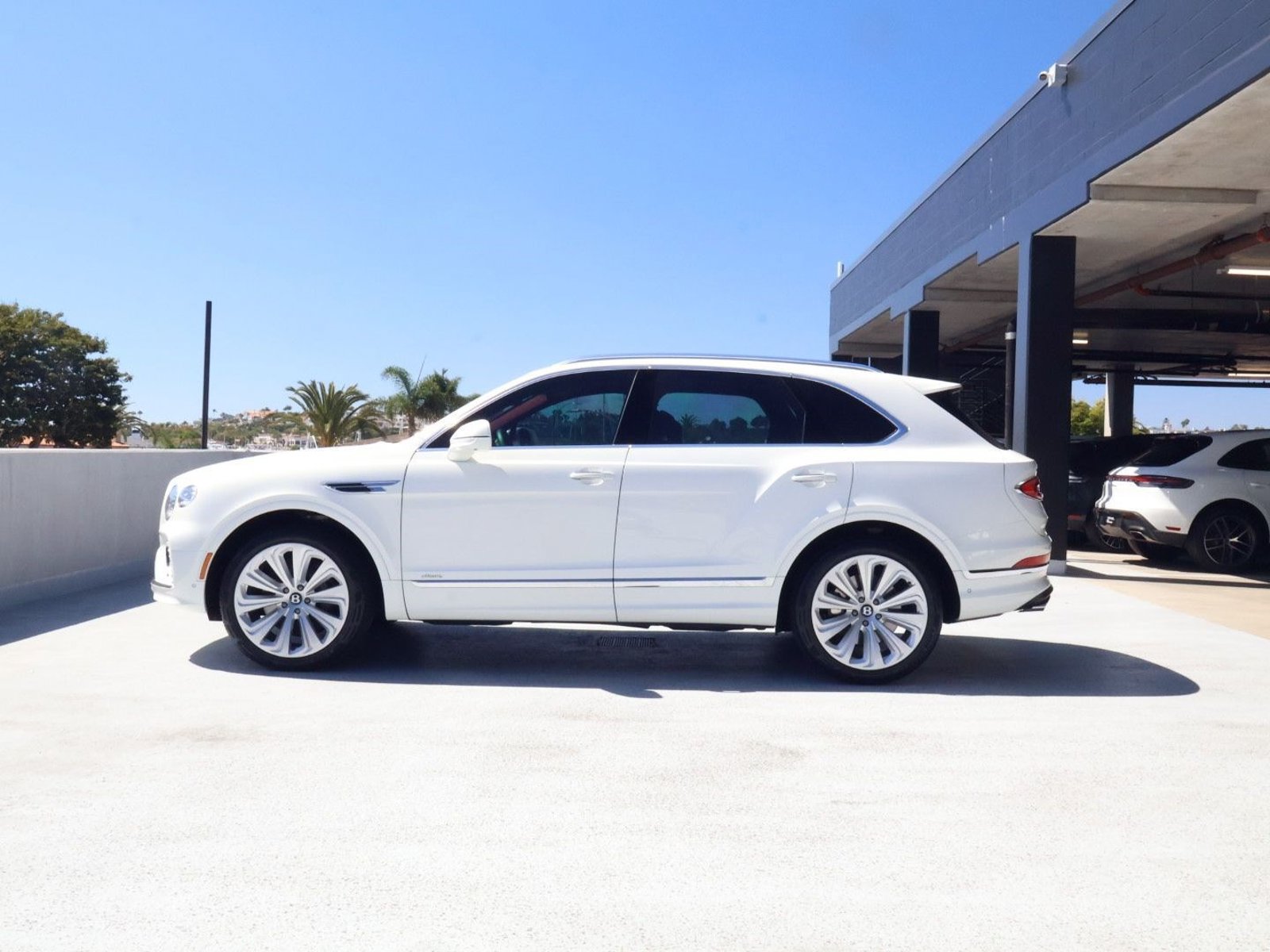 Certified 2023 Bentley Bentayga AWD/4WD image 6