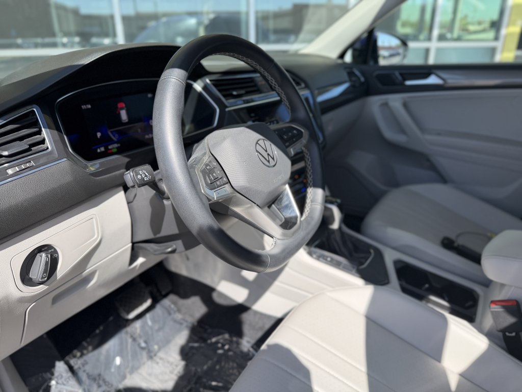 Used 2022 Volkswagen Tiguan SE FWD image 32