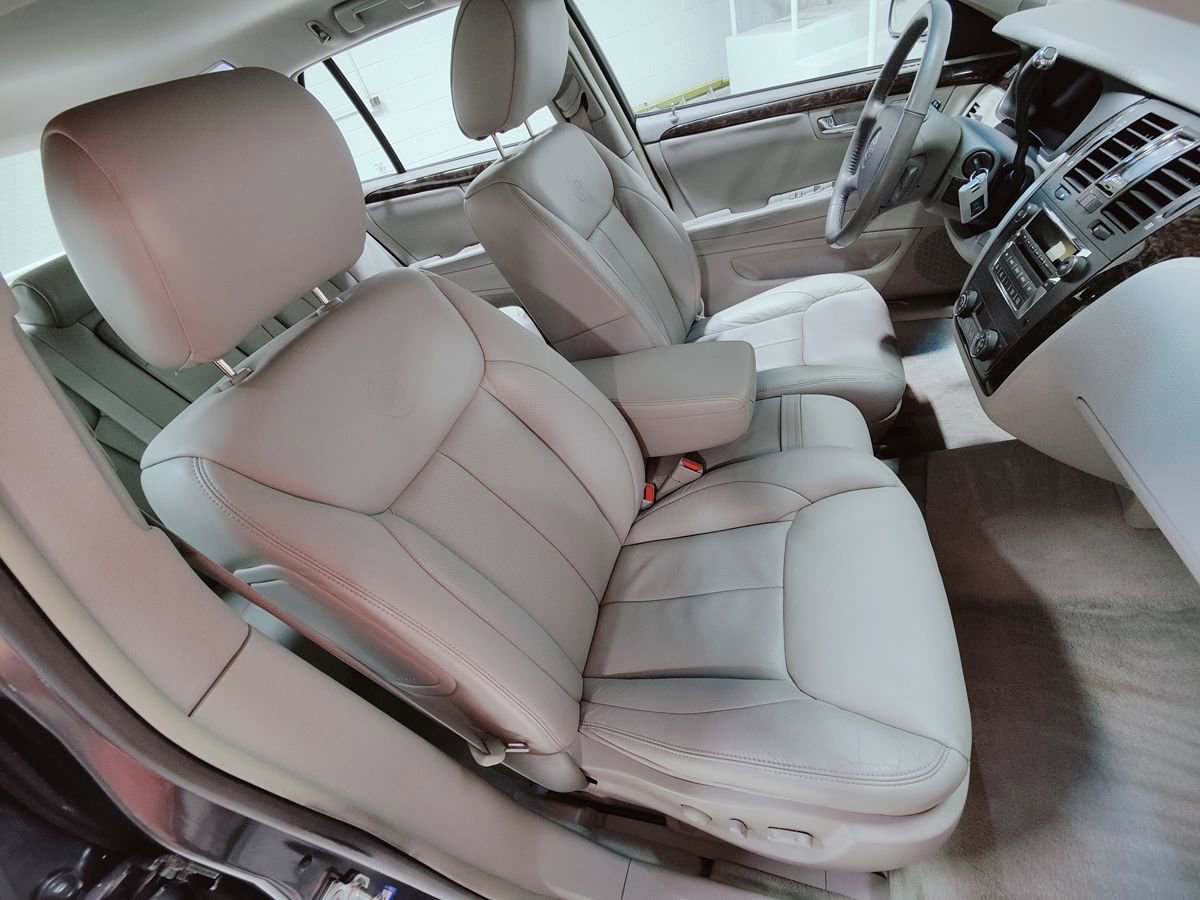 Used 2009 Cadillac DTS w/ Trunk Convenience Package FWD image 14
