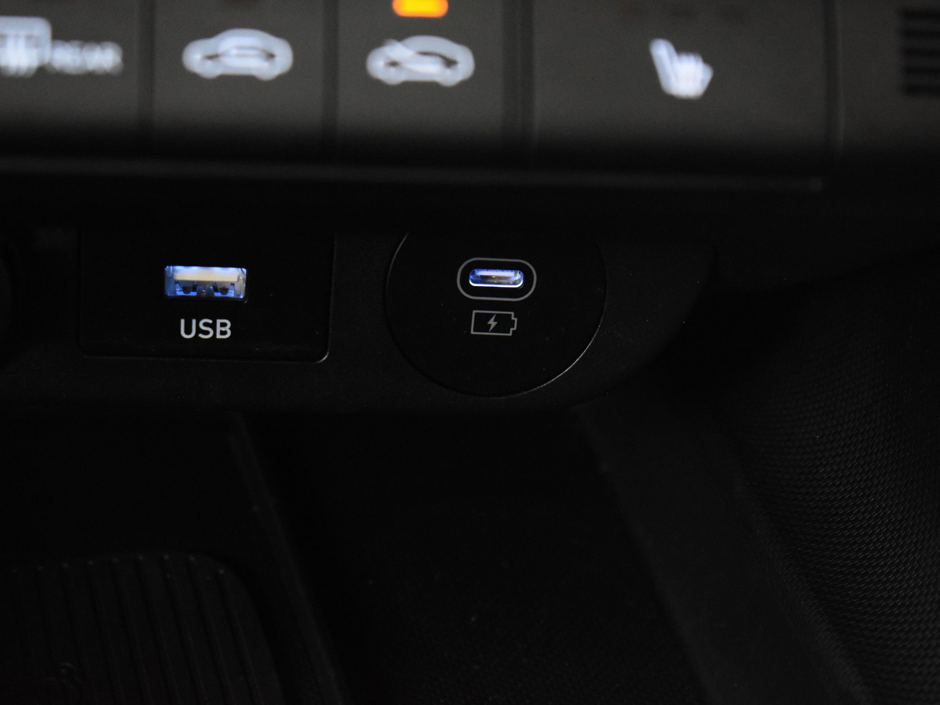 Used 2025 Hyundai Elantra SEL image 36