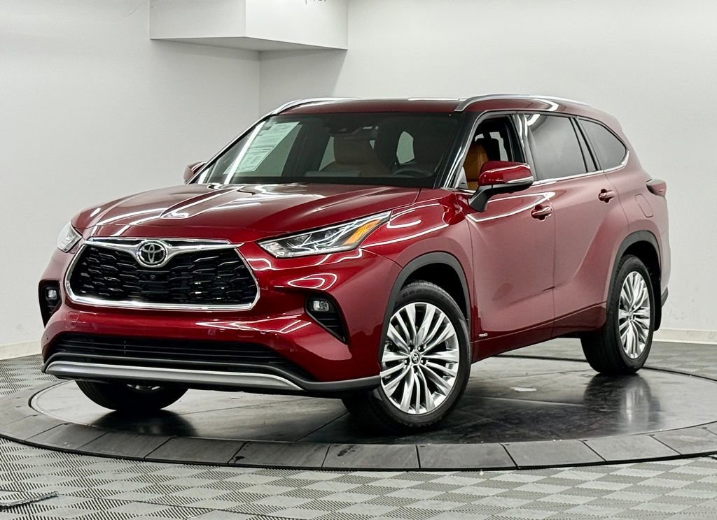 Used 2026 Toyota Highlander Platinum image 2