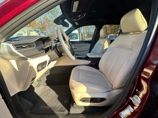 Used 2024 Jeep Grand Cherokee Limited image 23