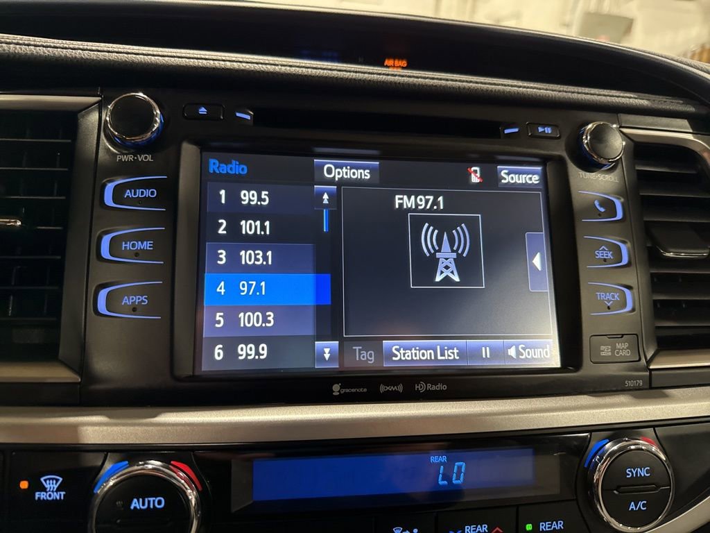 Used 2017 Toyota Highlander XLE image 27