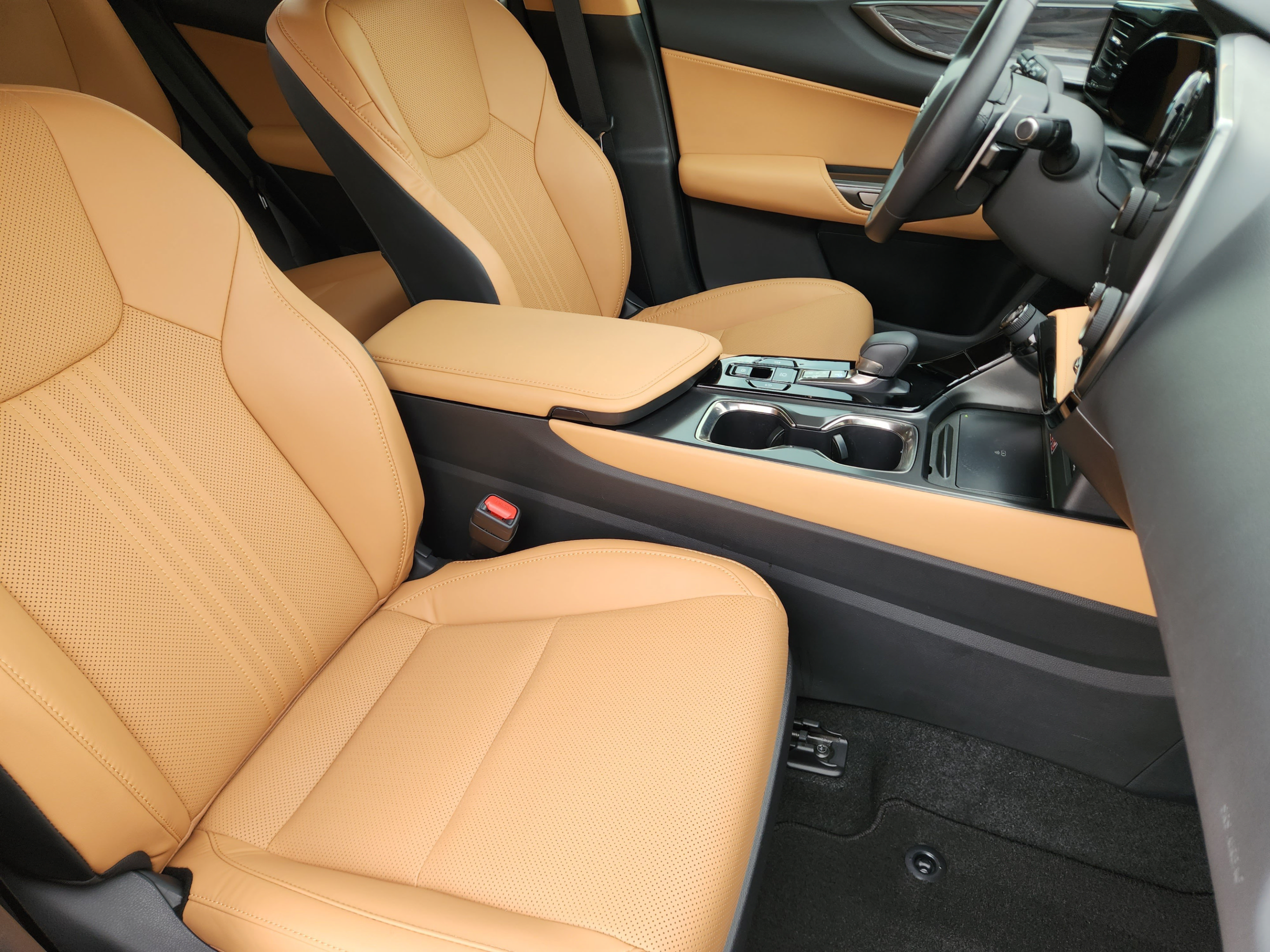 Certified 2025 Lexus NX 250 FWD w/ Accessory Package (Z1) image 6