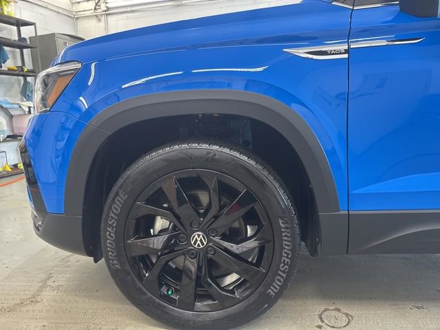 Certified 2023 Volkswagen Taos SE w/ Panoramic Sunroof Package image 4