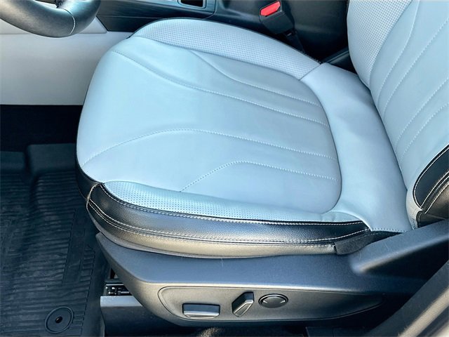 Used 2025 Ford Escape Platinum w/ Premium Technology Package image 20