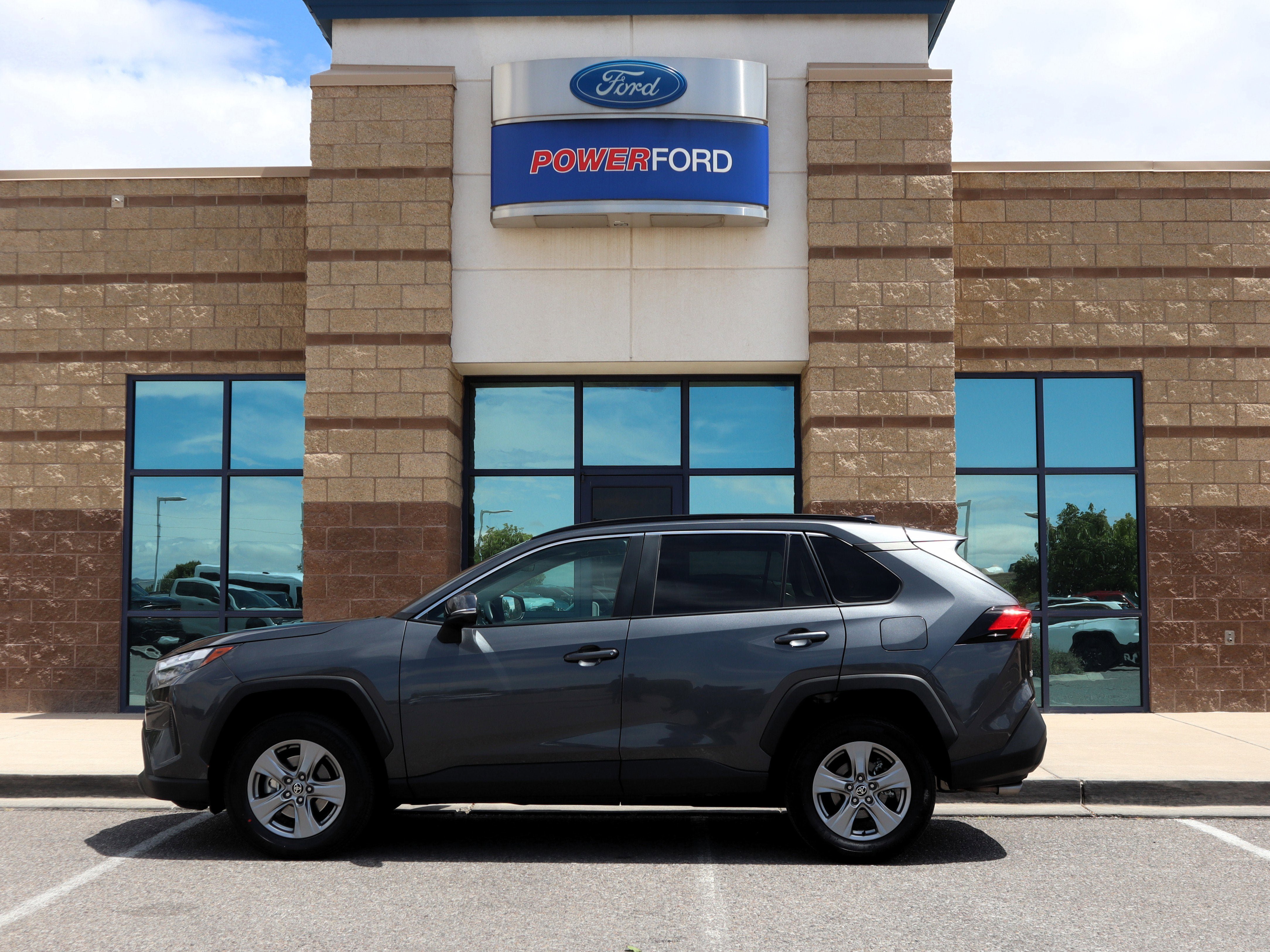 Used 2024 Toyota RAV4 XLE w/ Convenience Package FWD image 9
