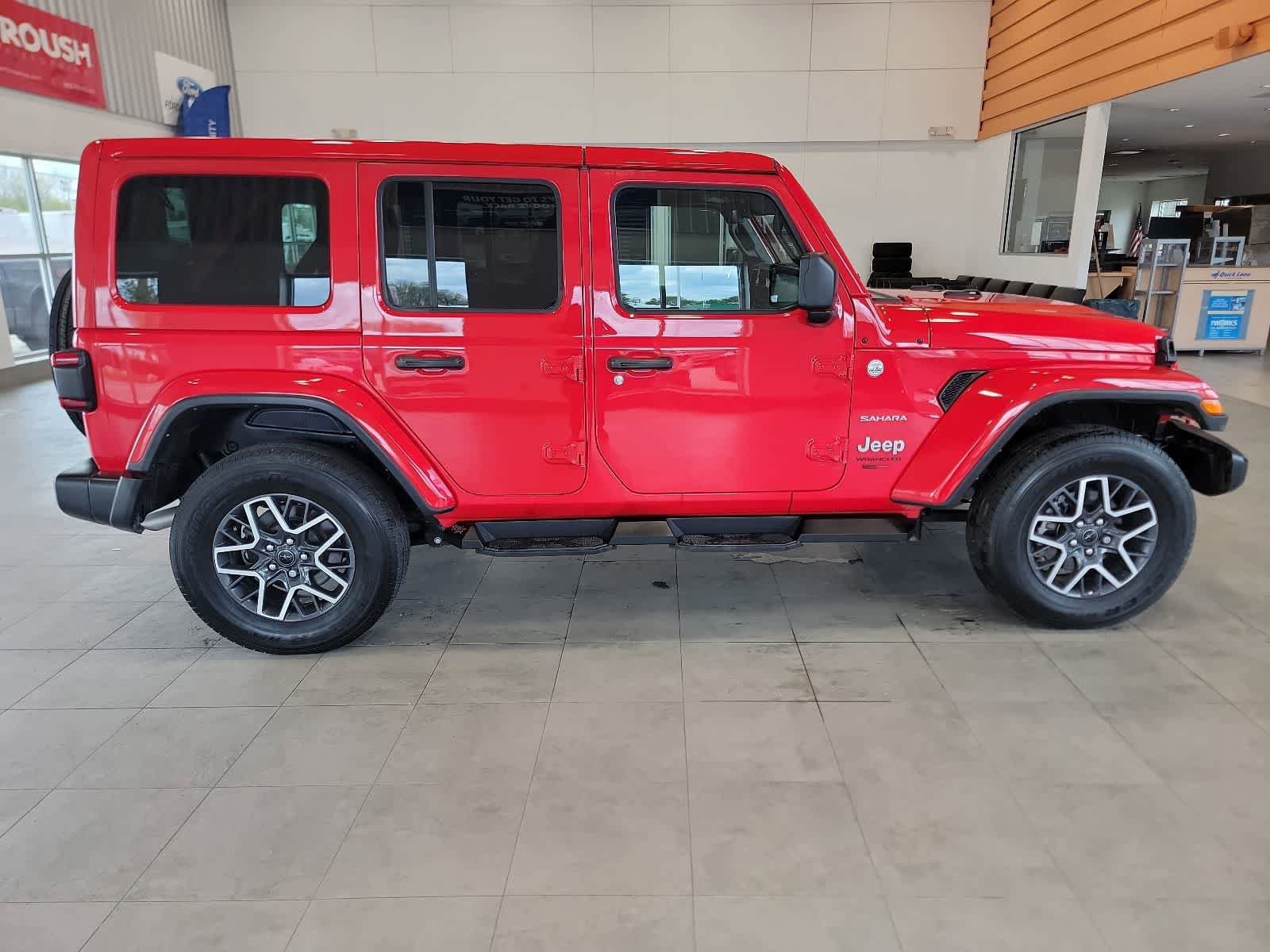 Used 2024 Jeep Wrangler Unlimited Sahara w/ Technology Group AWD/4WD image 6