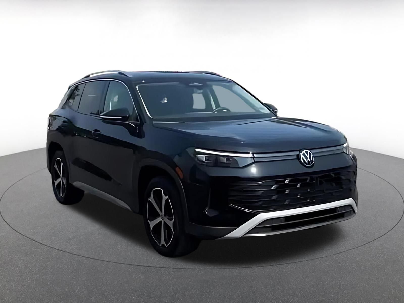 Used 2026 Volkswagen Tiguan SE AWD/4WD image 3