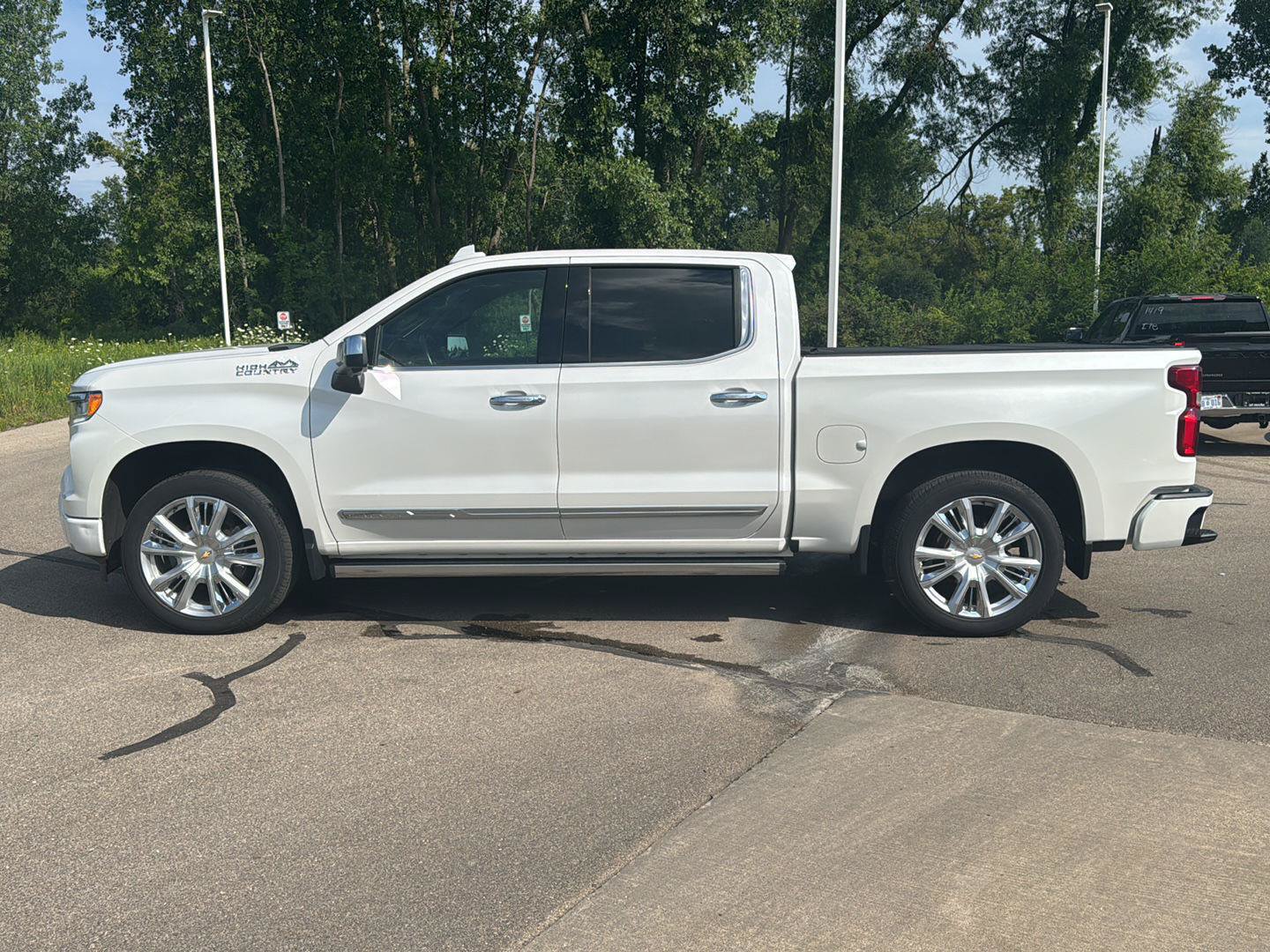 Used 2023 Chevrolet Silverado 1500 High Country AWD/4WD image 2