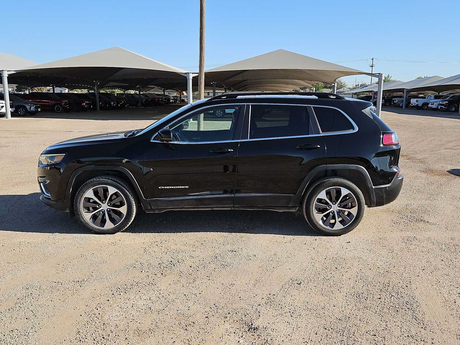 Used 2022 Jeep Cherokee Limited w/ Elite Package AWD/4WD image 5