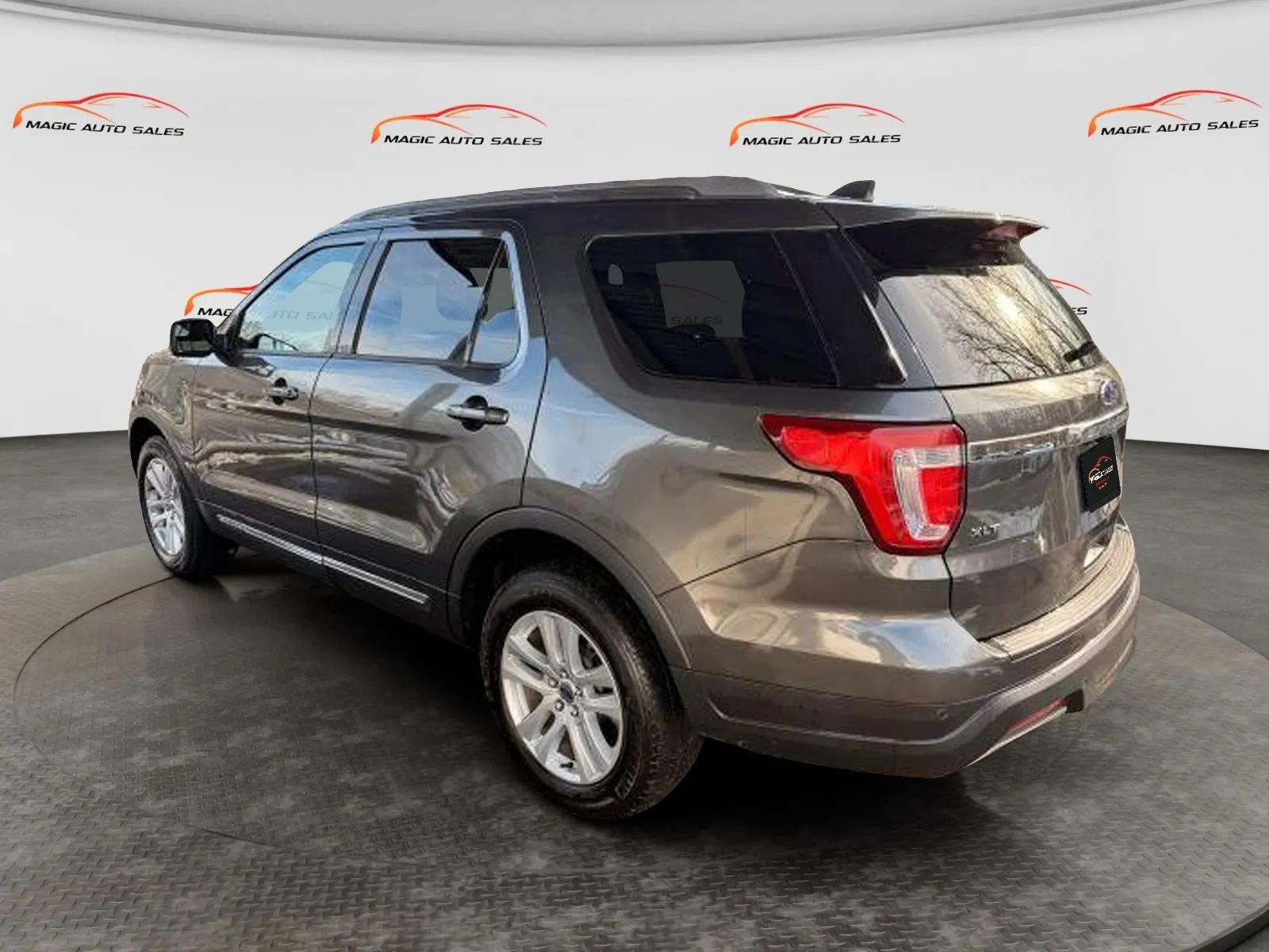 Used 2019 Ford Explorer XLT image 10