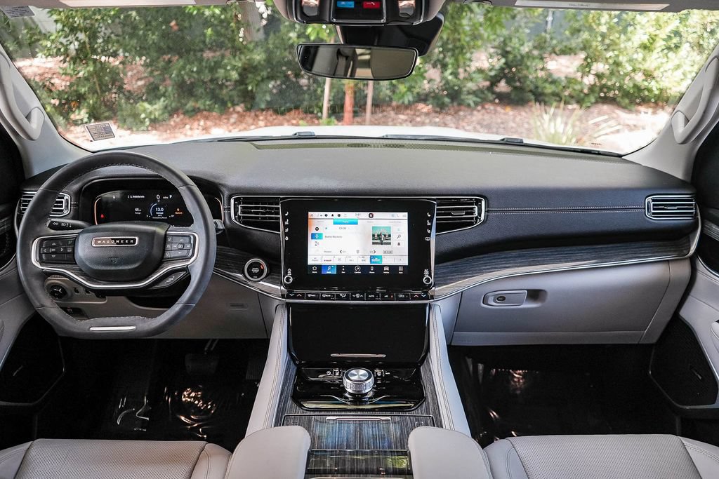 Used 2022 Jeep Wagoneer Series II RWD image 13