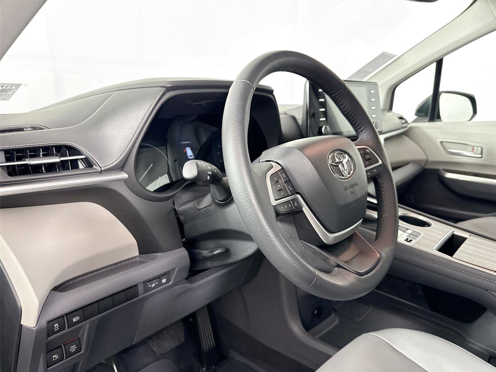 Certified 2023 Toyota Sienna XLE image 13