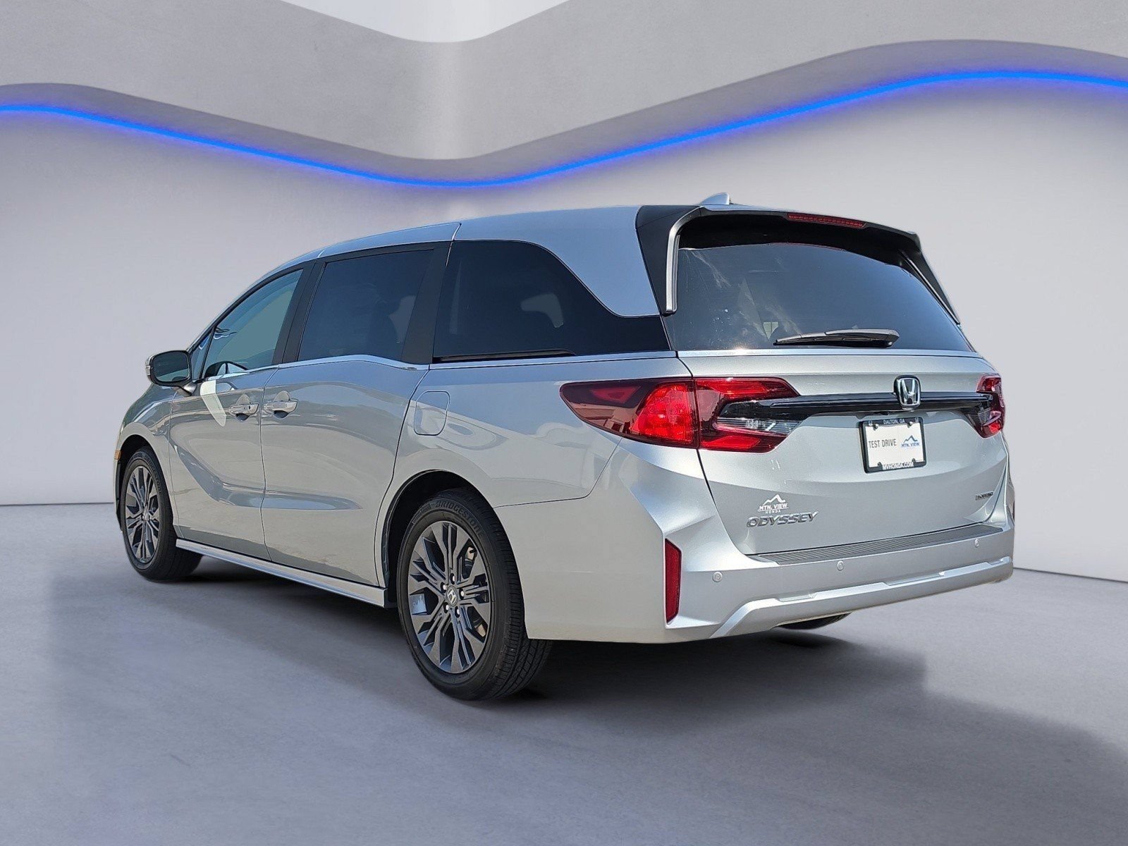 New 2026 Honda Odyssey Touring image 3