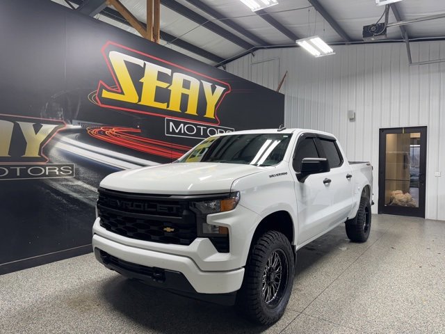 Used 2023 Chevrolet Silverado 1500 Custom image 1