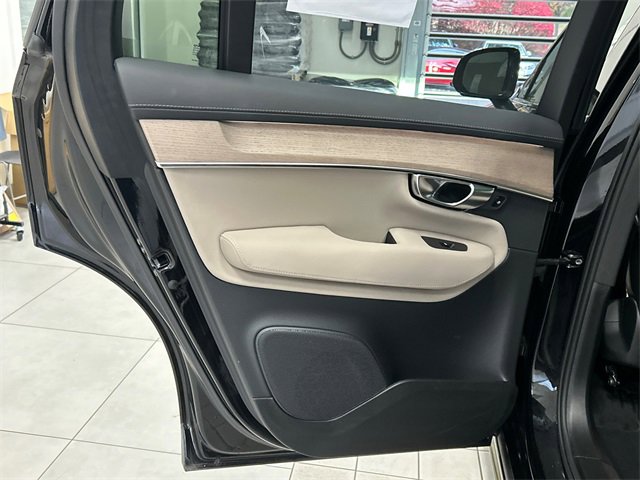 Certified 2025 Volvo XC90 B6 Plus image 21